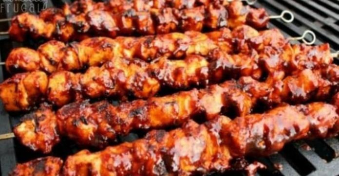 Brochettes de poulet au barbecue Brochettes de poulet au barbecue