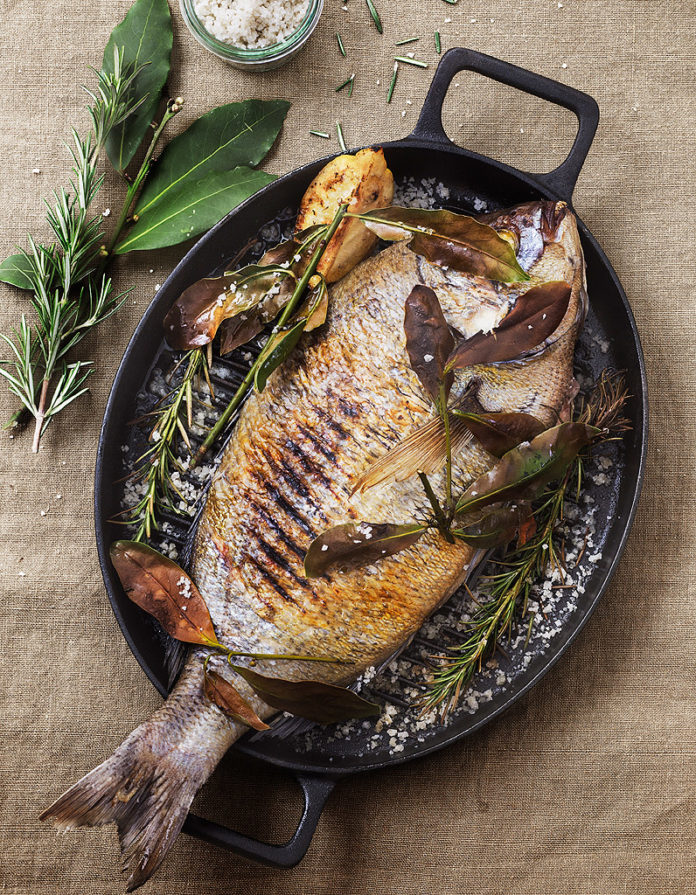 Daurade-grillee-thym-et-laurier Daurade-grillee-thym-et-laurier