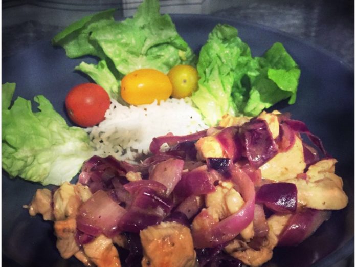 Emincé de poulet au citron vert et oignon rouge Emincé de poulet au citron vert et oignon rouge