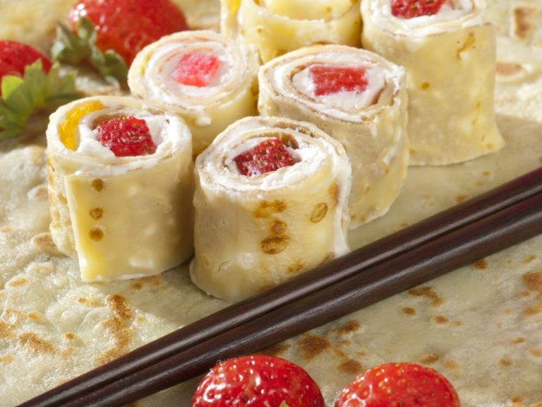 Roulés de crêpes aux fruits rouges