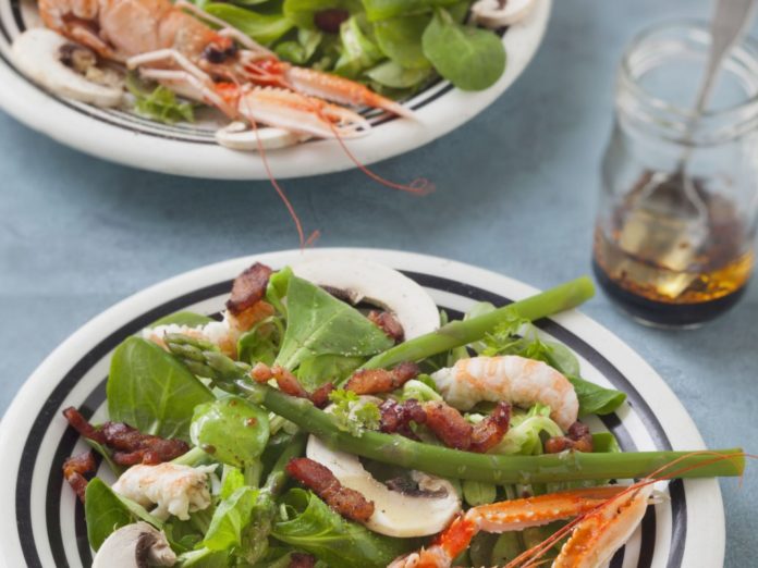 Salade de printemps avec des langoustines Salade de printemps avec des langoustines