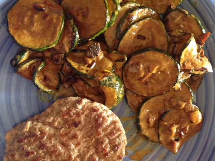 Poêlée de courgettes au curry onctueuse Poêlée de courgettes au curry onctueuse